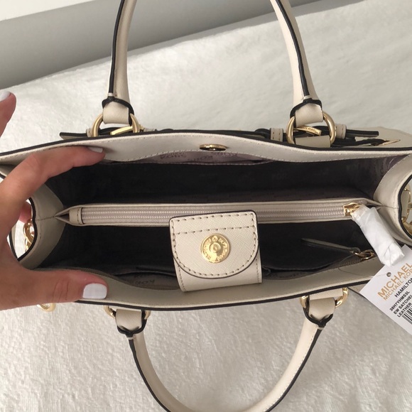 Michael kors purse - Picture 7 of 8